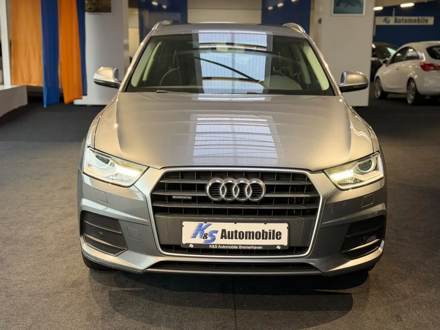 Audi Q3 quattro *S TRONIC*XENON*AHK SCHWE.*PDC*NAVI* Grau - 2