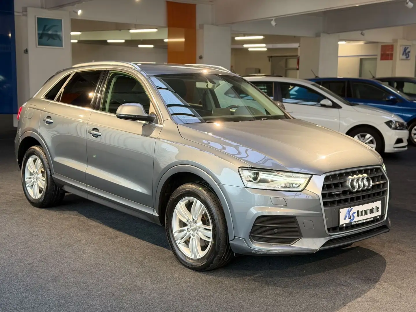 Audi Q3 quattro *S TRONIC*XENON*AHK SCHWE.*PDC*NAVI* Grau - 1