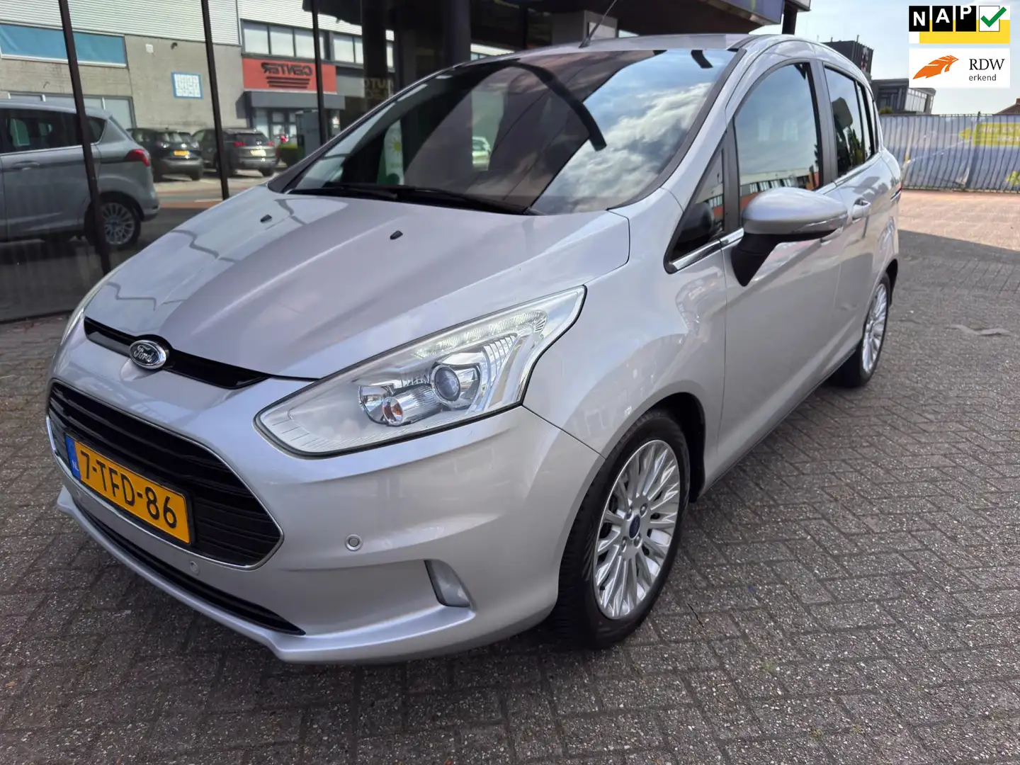Ford B-Max 1.0 EcoBoost Titanium / Navi / Camera / PDC / Trek Grijs - 1