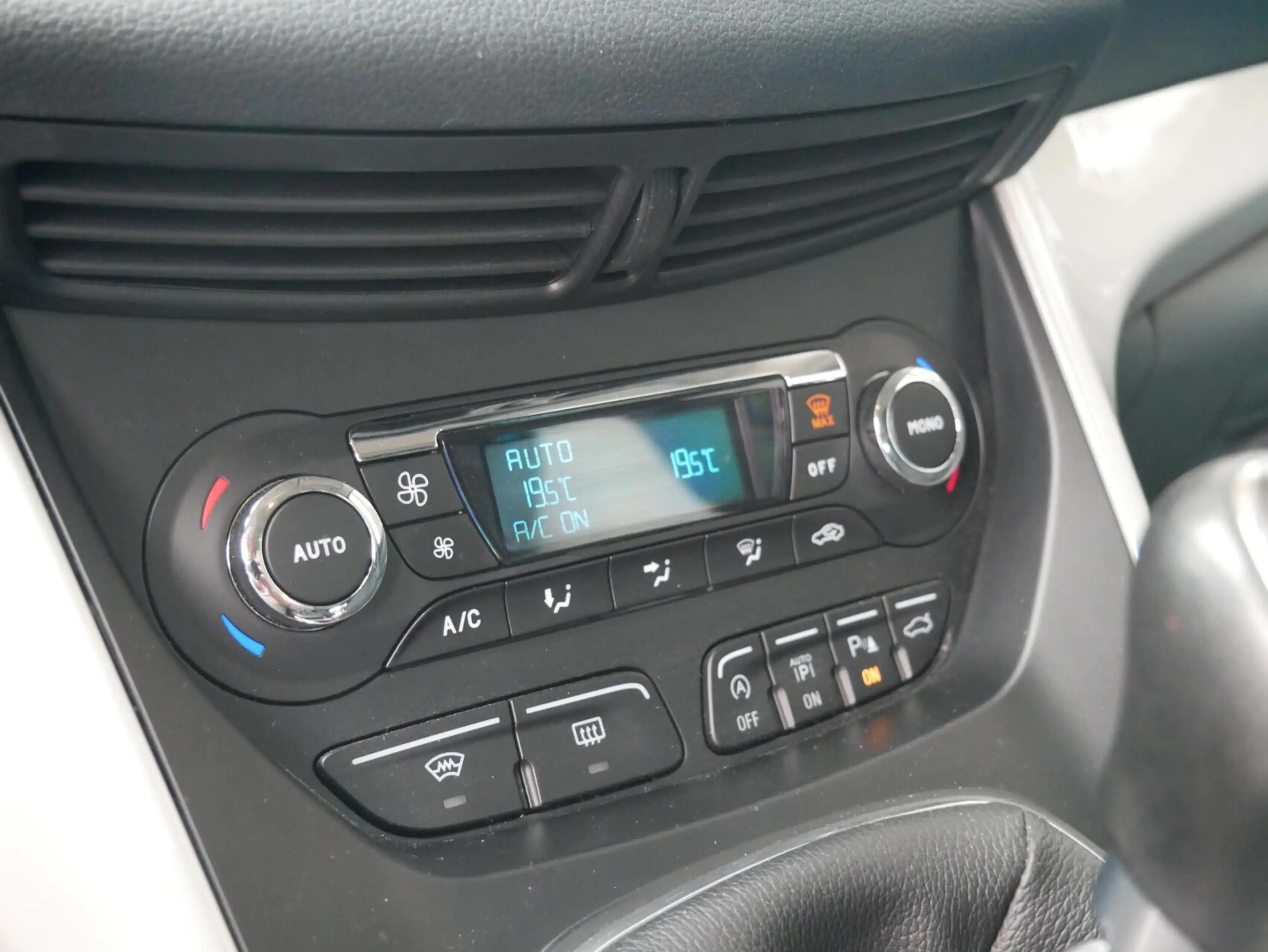 Ford C-Max 1.6 EcoBoost Lease Titanium Trekhaak| Dealer onder — photo 17