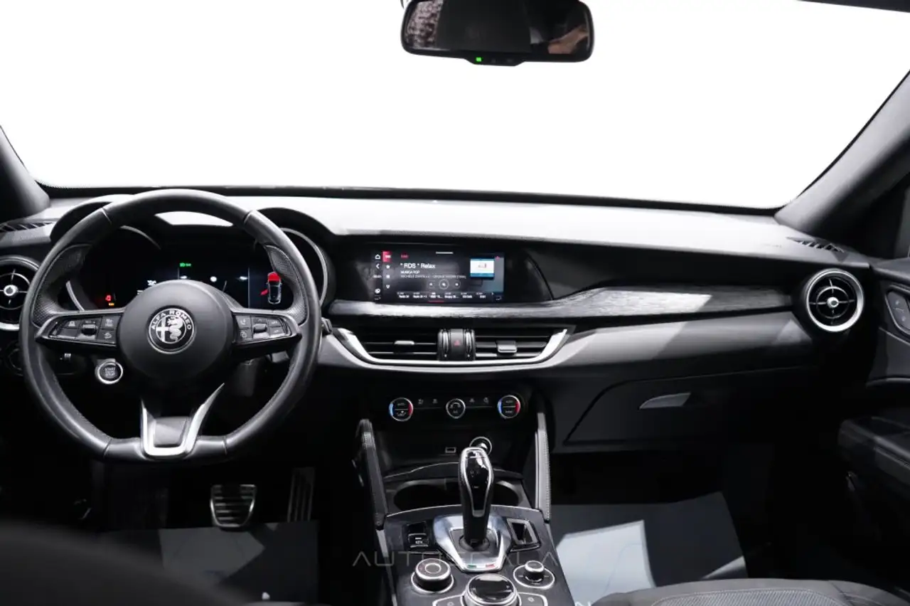 Alfa Romeo Stelvio 2023 — фото 26
