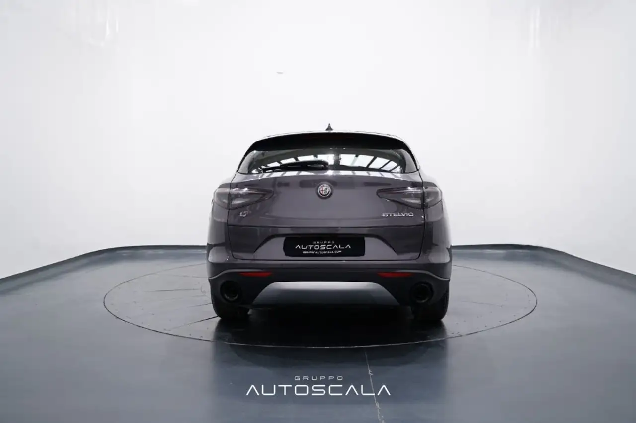 Alfa Romeo Stelvio 2023
