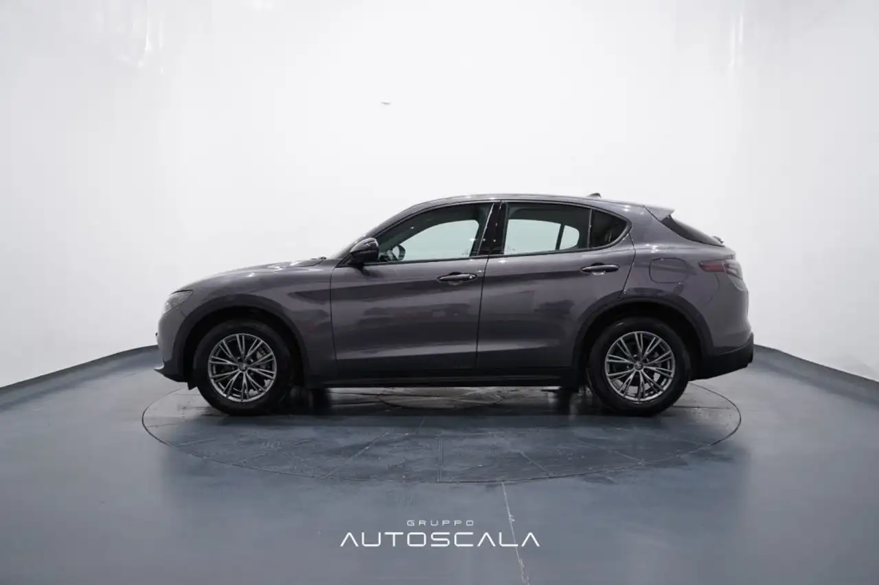 Alfa Romeo Stelvio 2023
