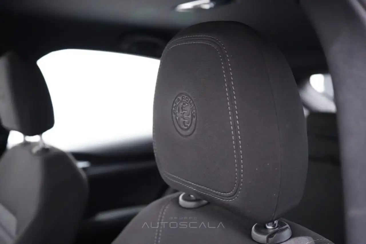 Alfa Romeo Stelvio 2023 — фото 12