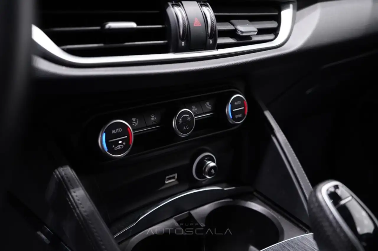 Alfa Romeo Stelvio 2023 — фото 19