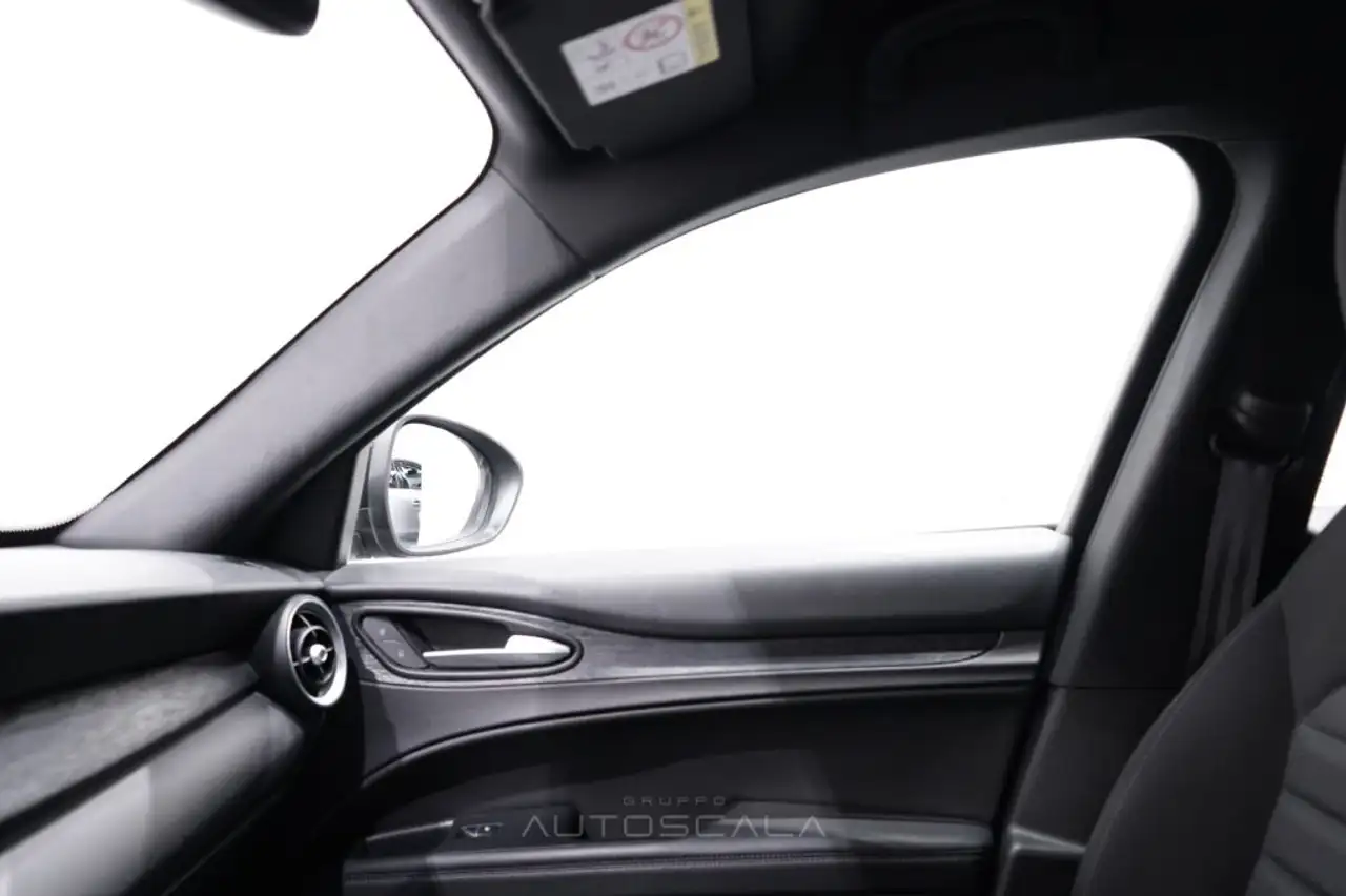 Alfa Romeo Stelvio 2023 — фото 23