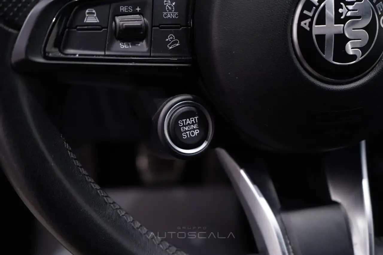 Alfa Romeo Stelvio 2023 — фото 15