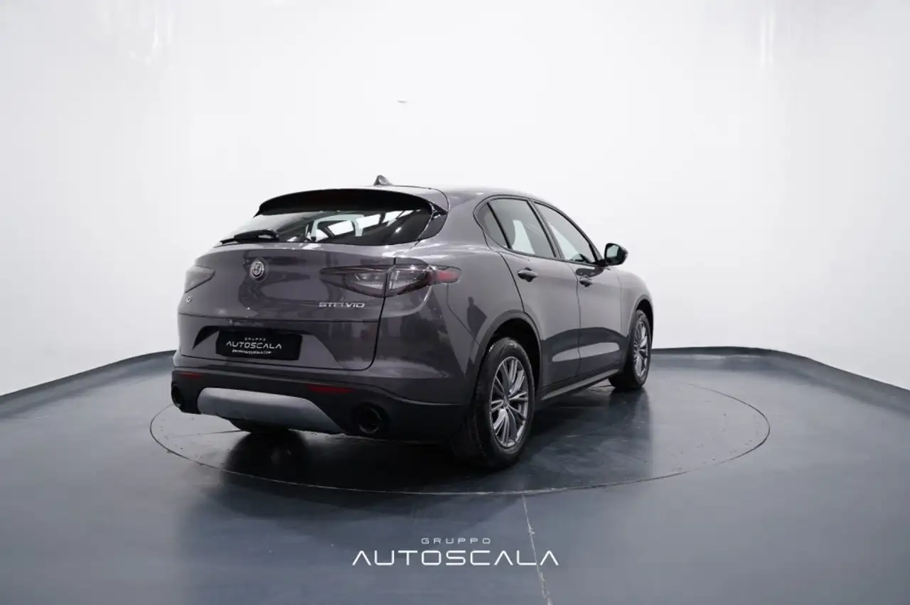 Alfa Romeo Stelvio 2023 — фото 6