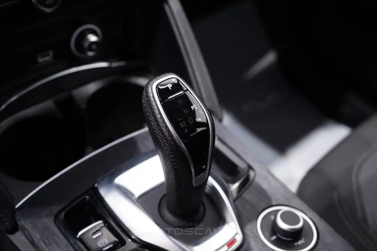 Alfa Romeo Stelvio 2023 — фото 20