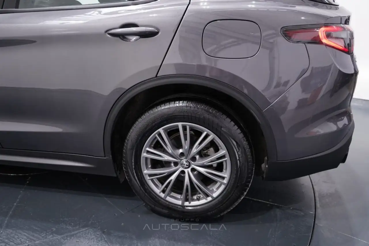 Alfa Romeo Stelvio 2023 — фото 29