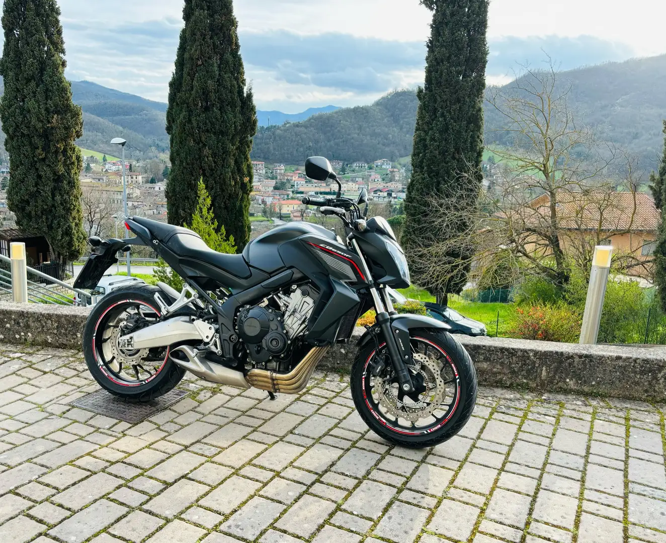 Honda CB 650 honda cb 650 F - 2