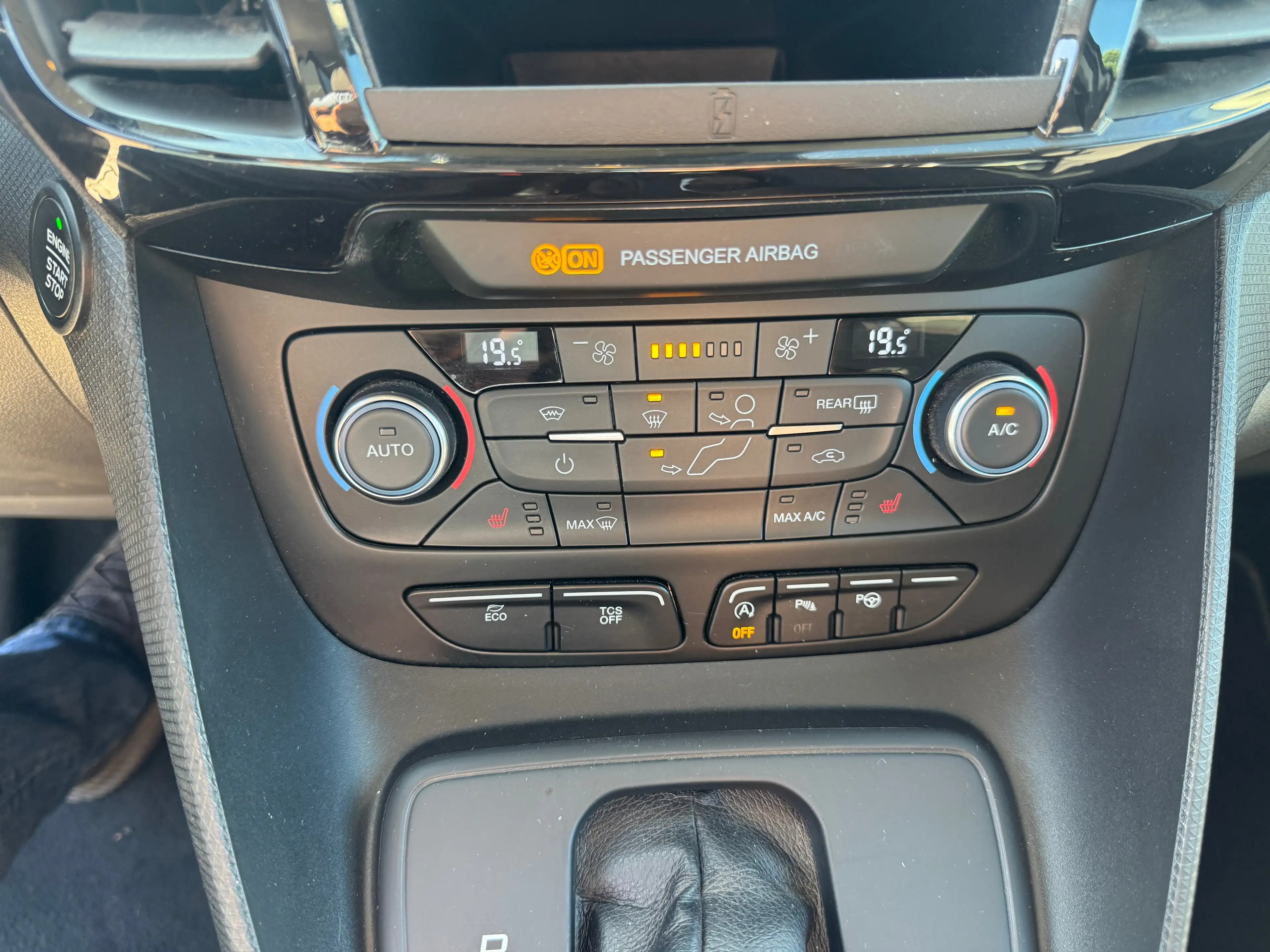 Ford Tourneo Connect Titanium 7 Sitze PDC Dach Lang Grand Connect Navi Kamera Sitzheizung — photo 18