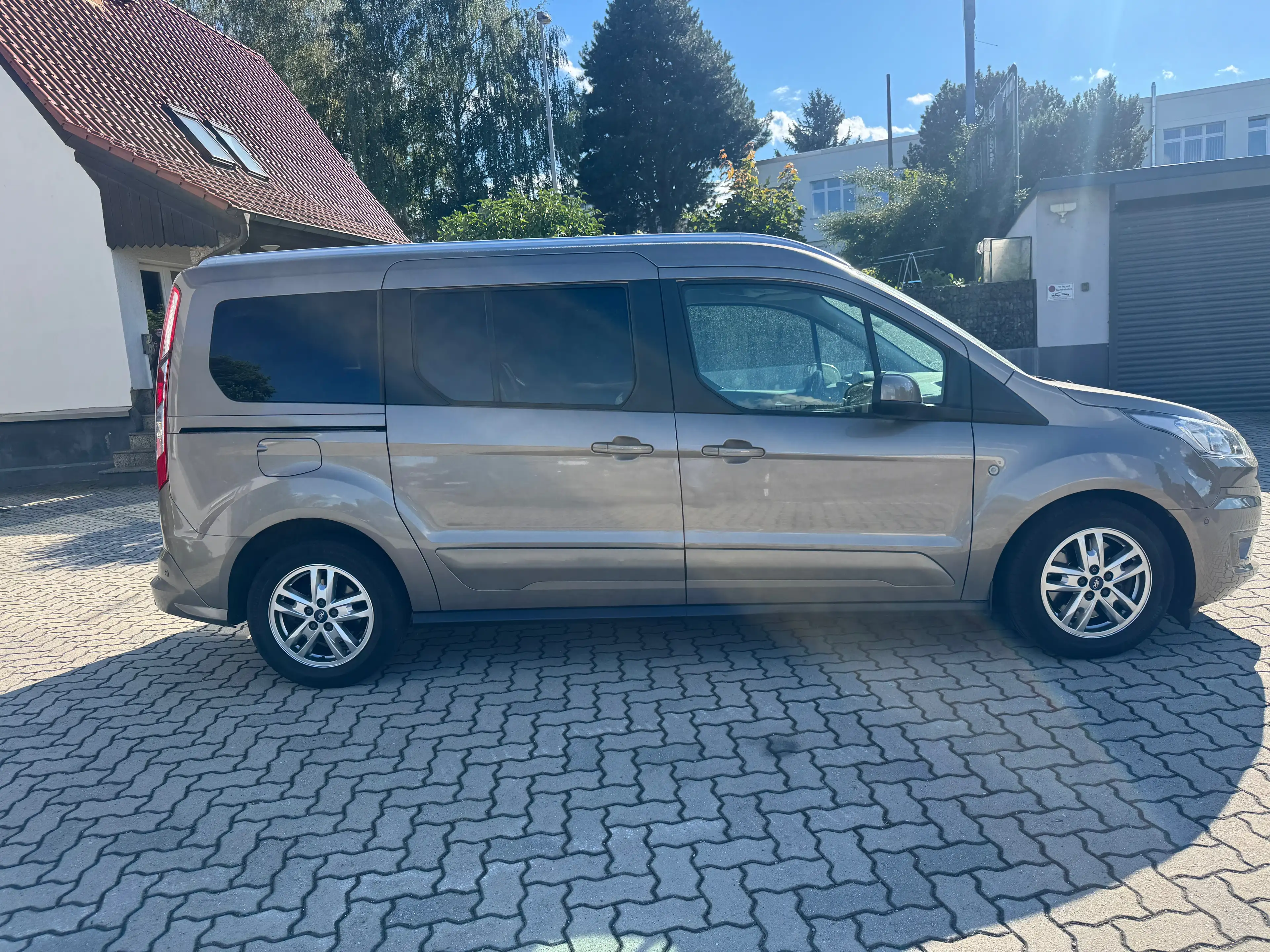 Ford Tourneo Connect Titanium 7 Sitze PDC Dach Lang Grand Connect Navi Kamera Sitzheizung — photo 5