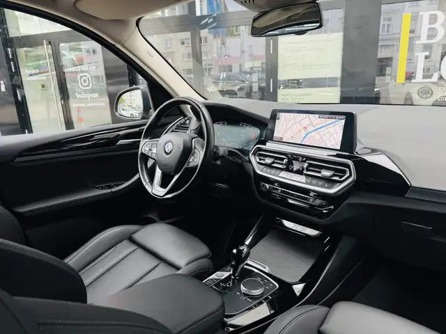 BMW X3 view 5