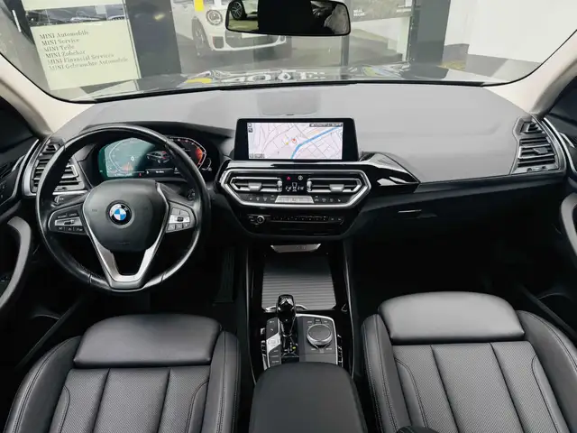 BMW X3 view 3