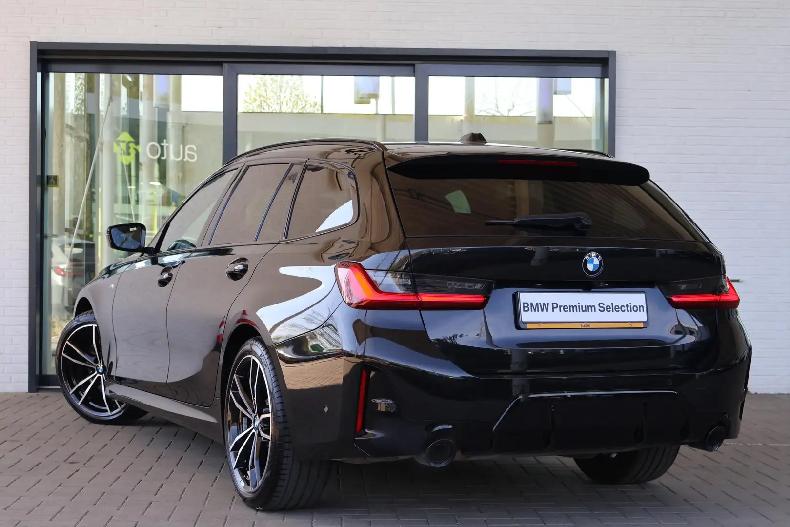 BMW 330 3 Serie Touring 330i xDrive | M Sportpakket | Inno Noir - 2