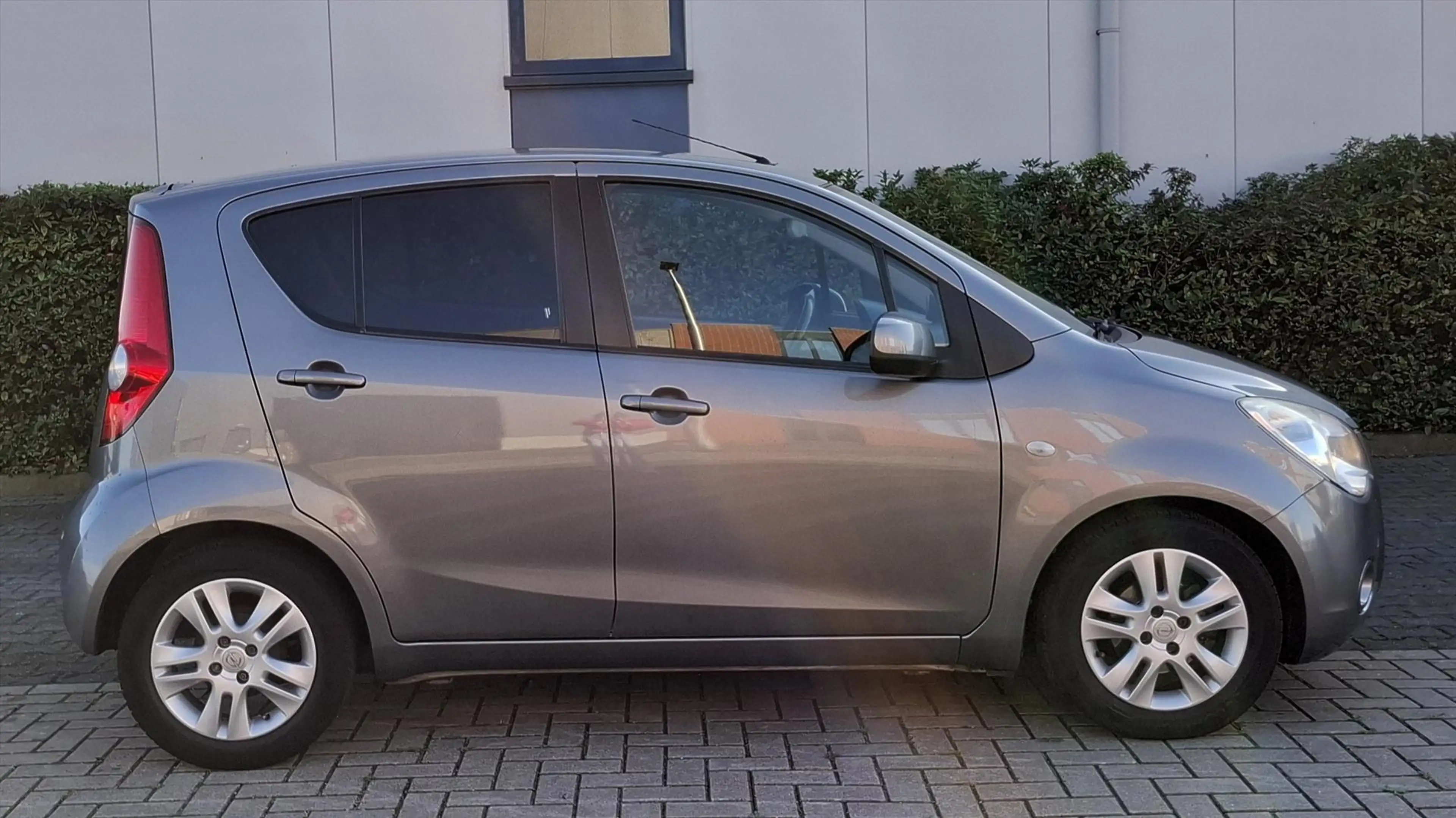 Opel Agila 1.2 16V 94pk Automaat. Edition Airco/Camera — photo 3