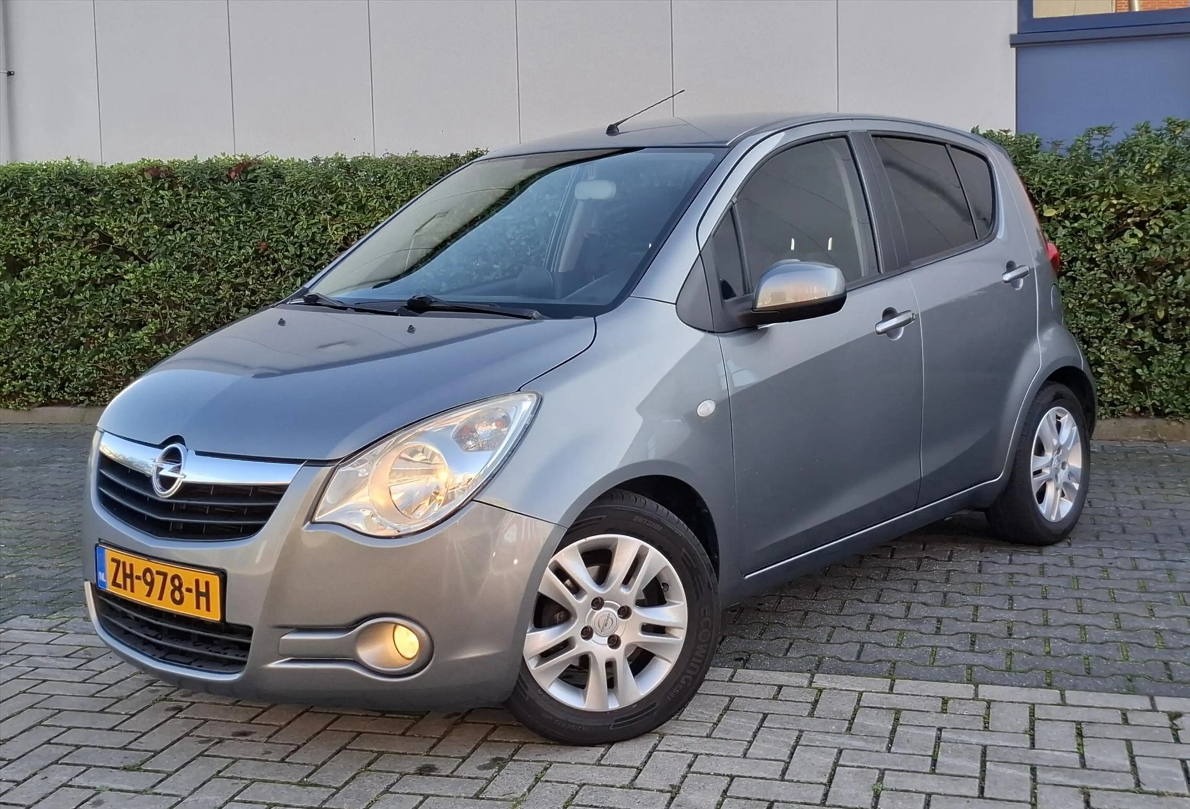 Opel Agila 1.2 16V 94pk Automaat. Edition Airco/Camera