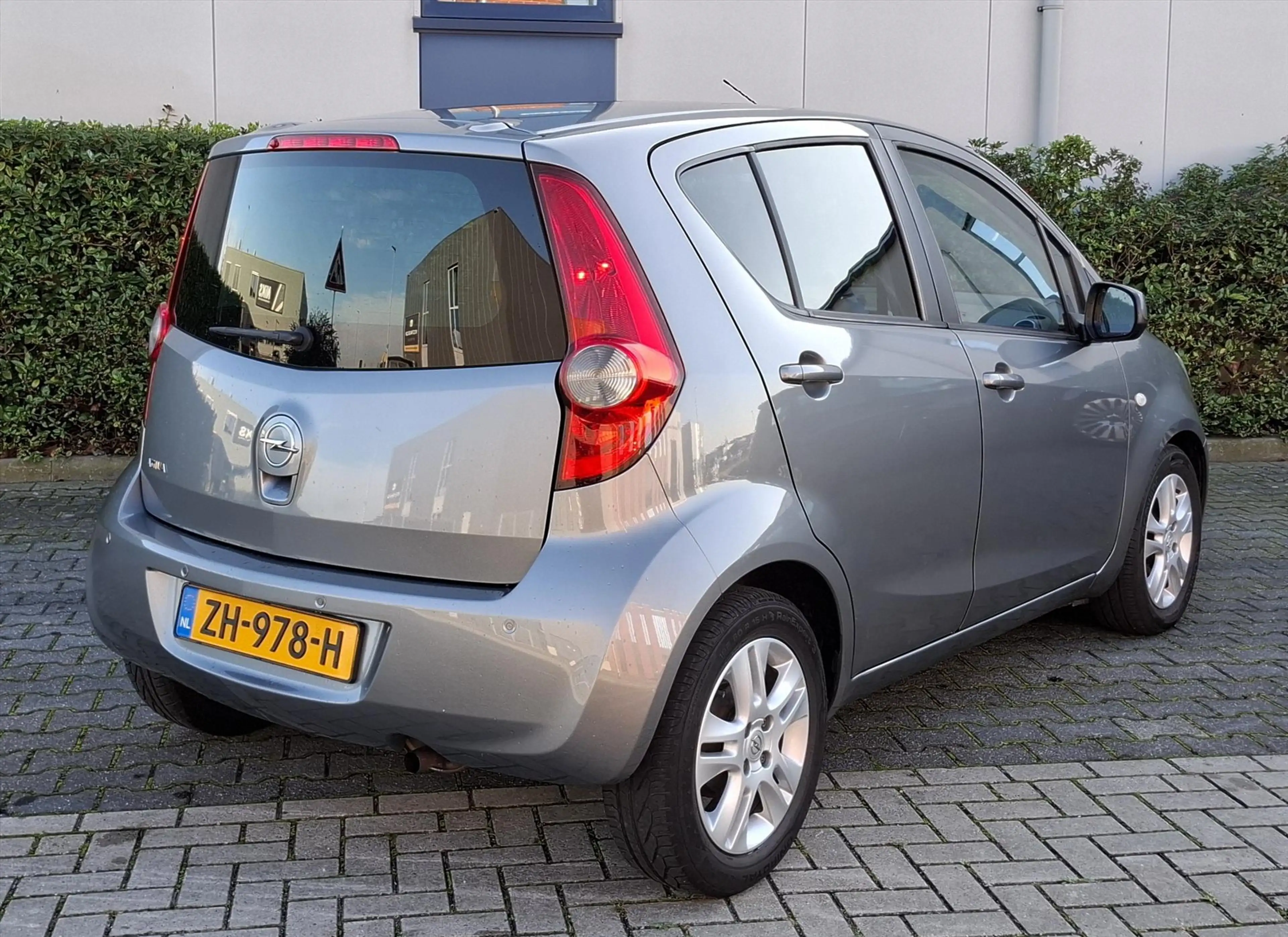 Opel Agila 1.2 16V 94pk Automaat. Edition Airco/Camera — photo 2
