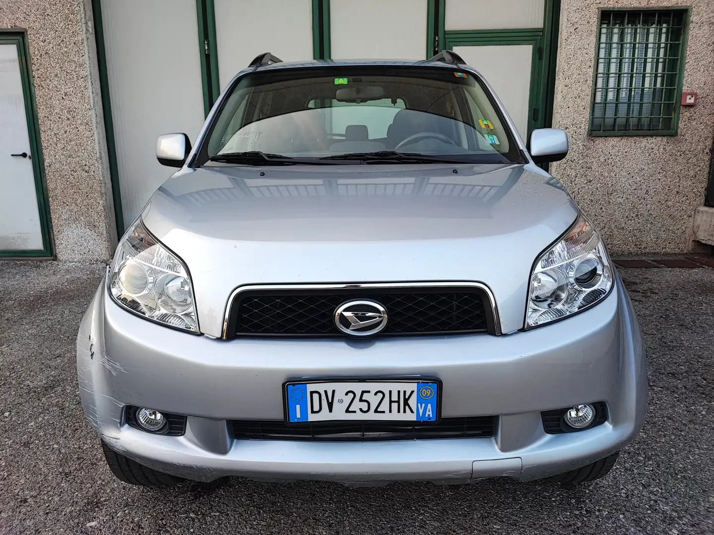 Daihatsu Terios 1.5 BENZINA NEOPATENTATI POCHISSIMI KM ANNO 2009 Argento - 2
