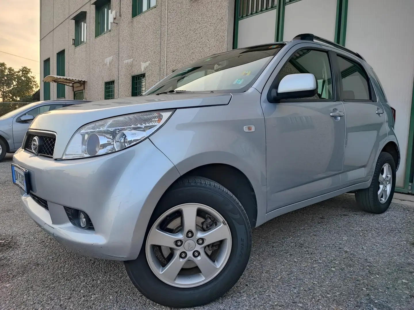 Daihatsu Terios 1.5 BENZINA NEOPATENTATI POCHISSIMI KM ANNO 2009 Argento - 1