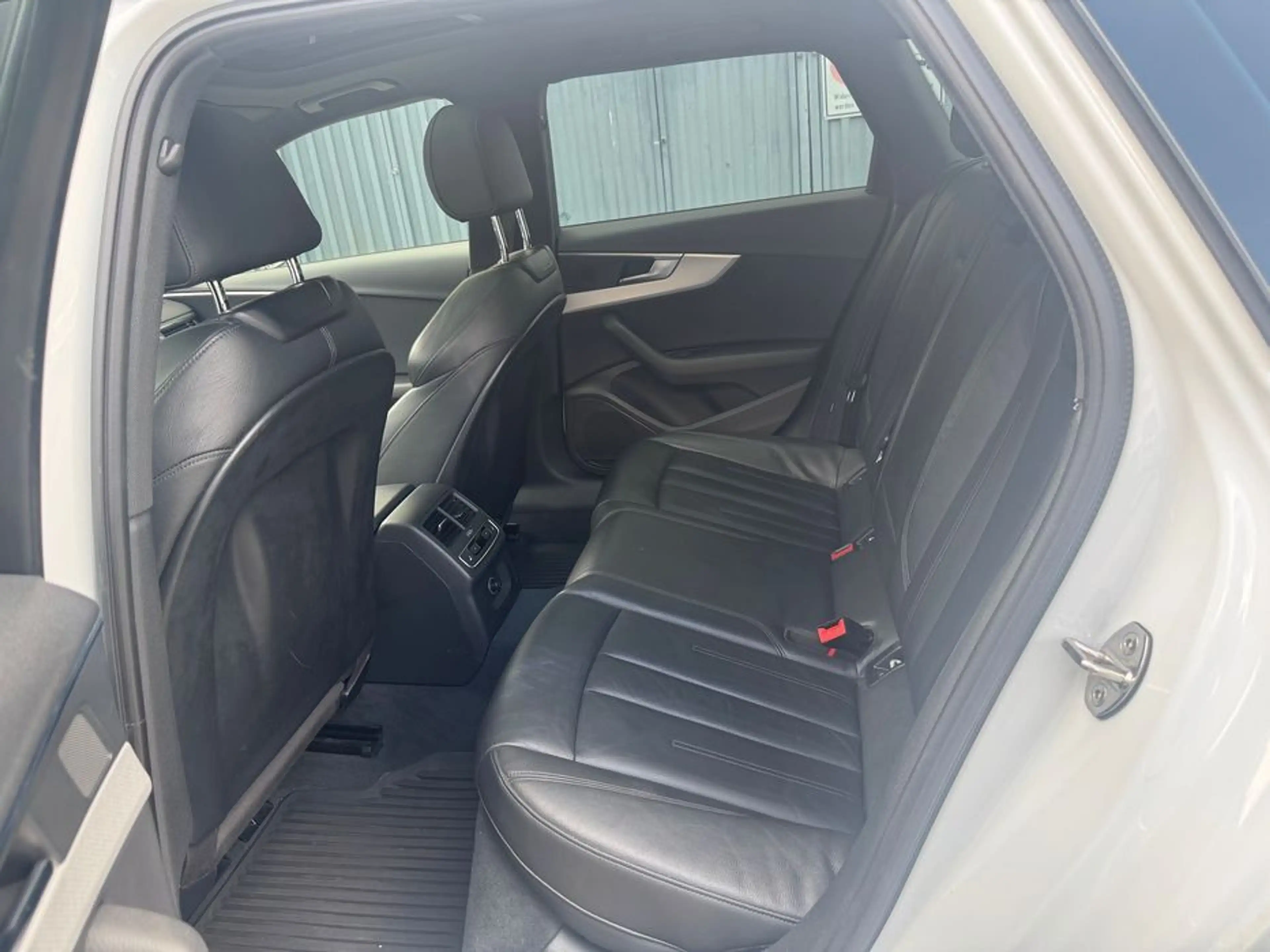 Audi A4 Avant sport S-Line Pano Schiebedach R-Kamera — photo 11