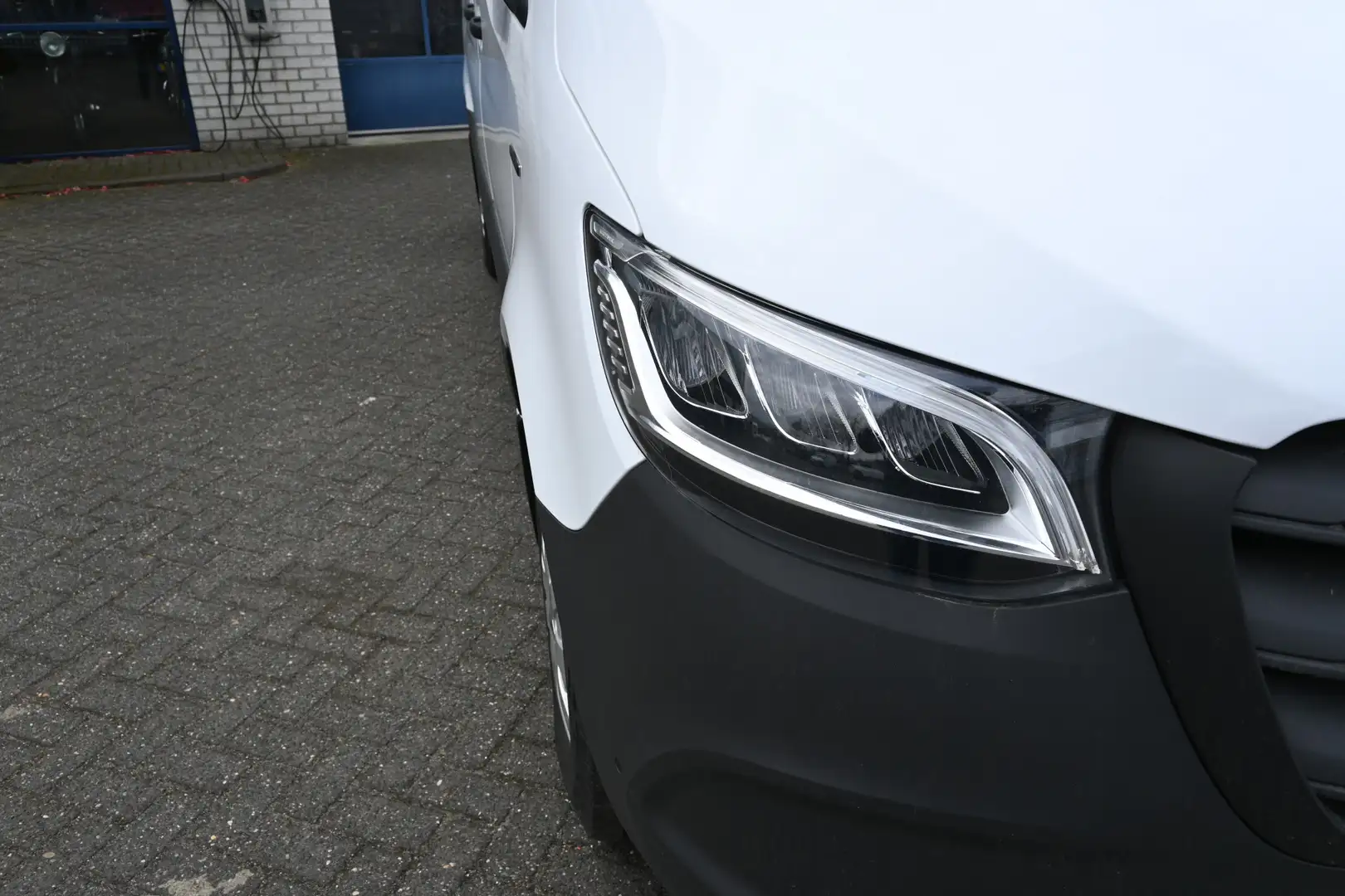 Mercedes-Benz 320 eSprinter L2H2 Select 81kWh LED, Smartphone integr Blanco - 2