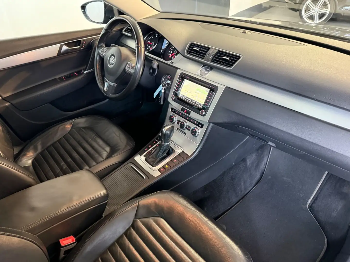 Volkswagen Passat Variant PASSAT 2.0 TDI*HIGHLINE*AUT*LEDER*PAN*NAVI*XENON Grijs - 2