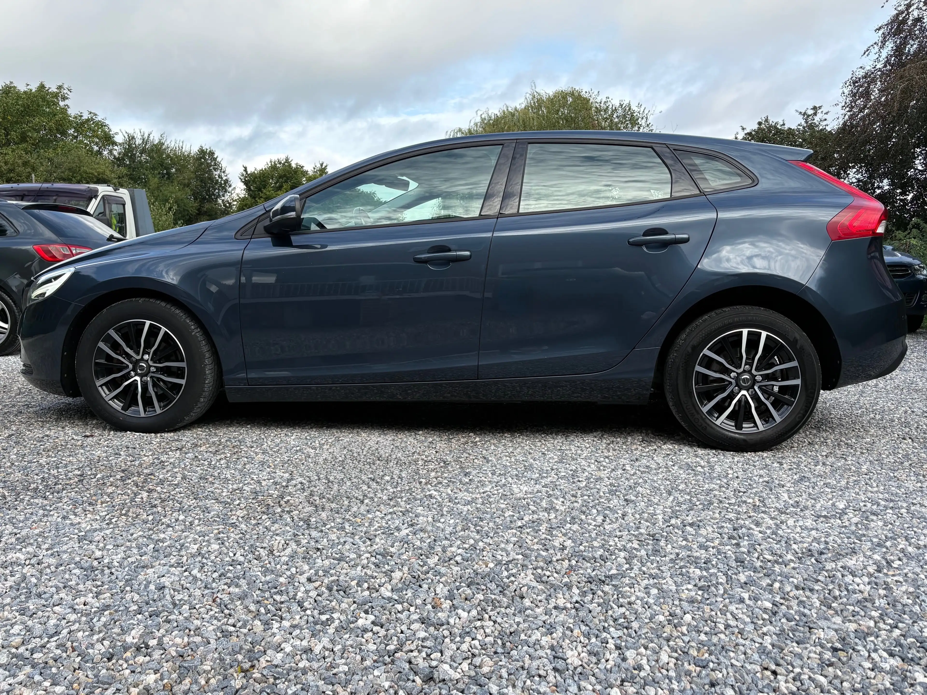 Volvo V40 Facelift-2.0d-88kw-Euro6b-Cuir-Led-Gps-Cruise Control-Attache Remorque...Garantie 12mois! — photo 13