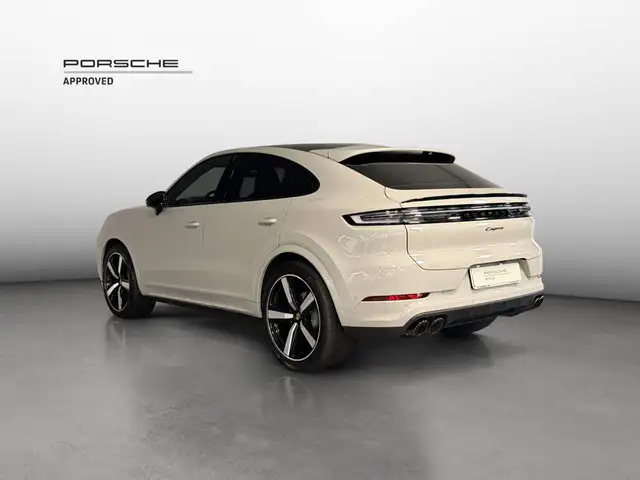 Porsche Cayenne view 3