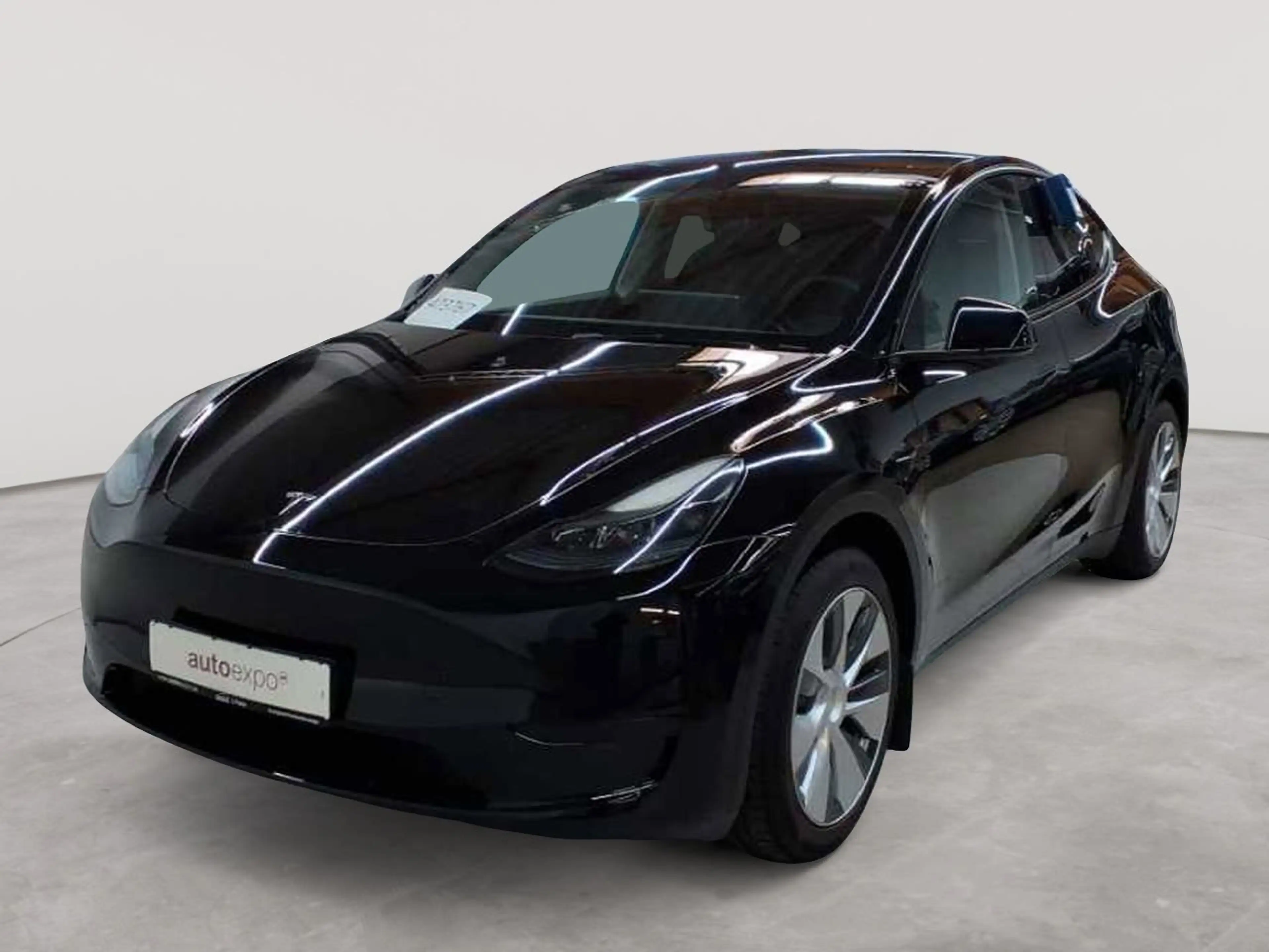 Tesla Model Y RWD — photo 2