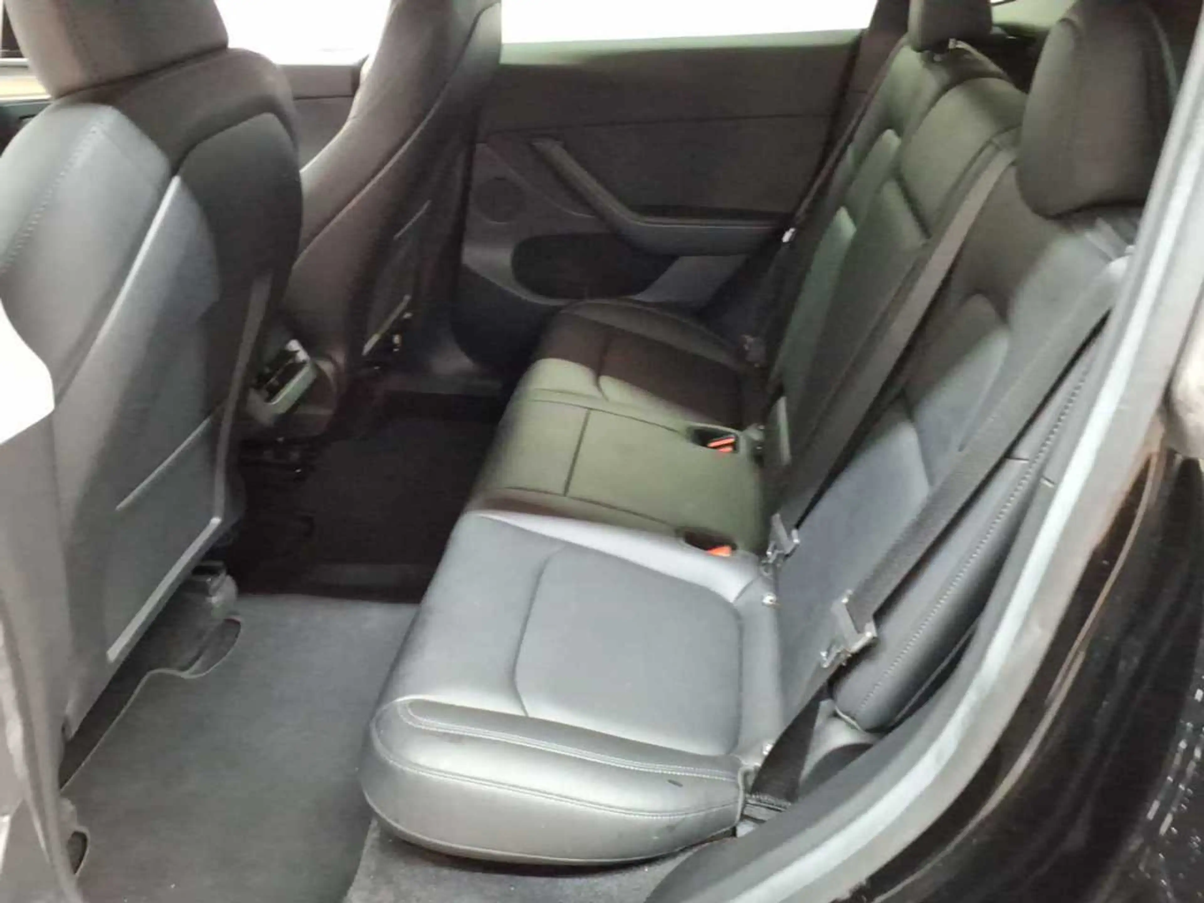 Tesla Model Y RWD — photo 13