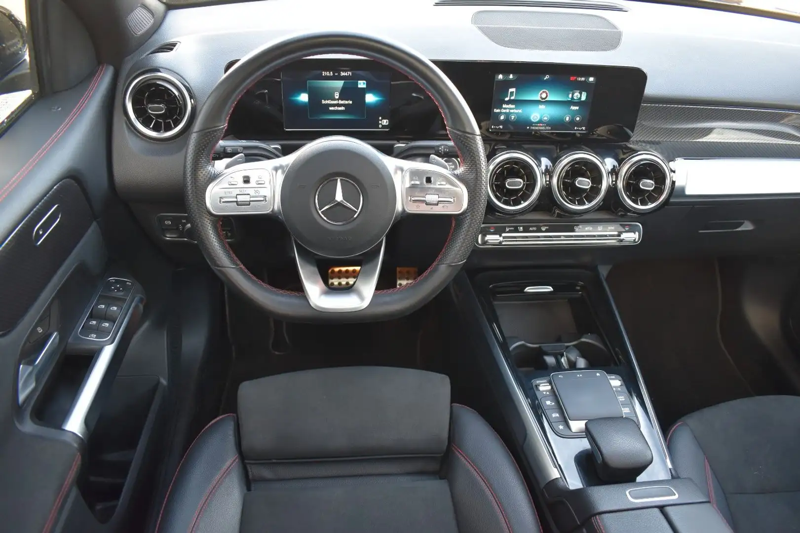 Mercedes-Benz GLB 200 d 4M AMG LINE*NIGHT-PAKET*PANO*NAVI*SHZ* Zwart - 2