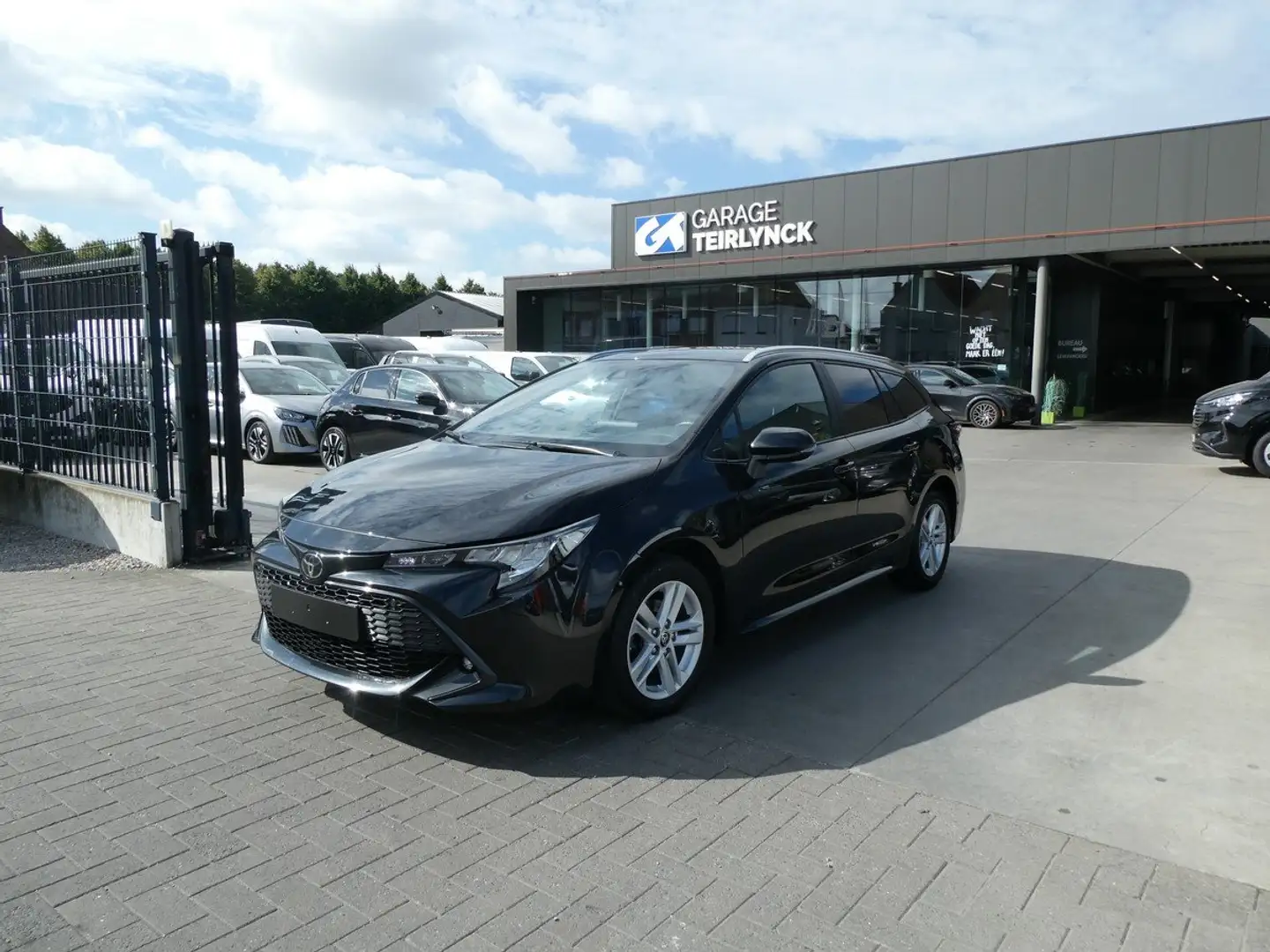 Toyota Corolla 1.2 i 115pk Business Luxe Camera '22 (27490) Zwart - 2