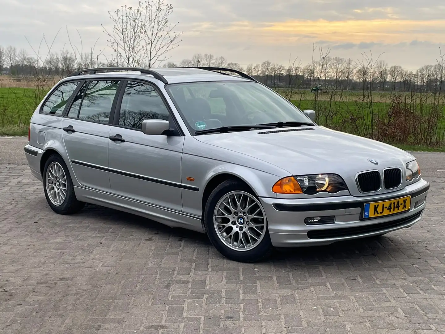 BMW 318 1.9 Grau - 2