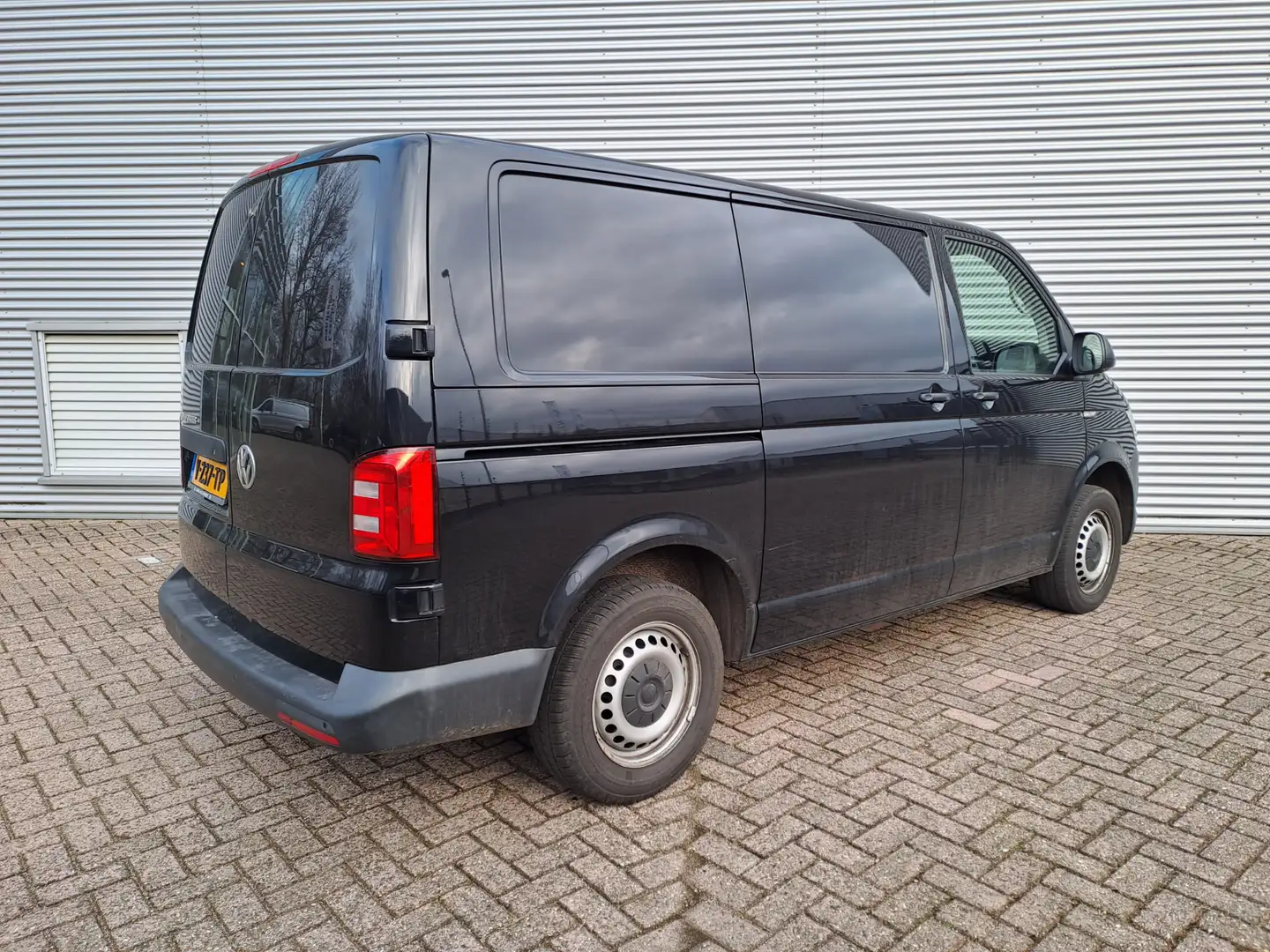 Volkswagen T6 Transporter 2.0 TDI L1H1 Highline Navi | Apple Carplay/ Anroid Zwart - 2