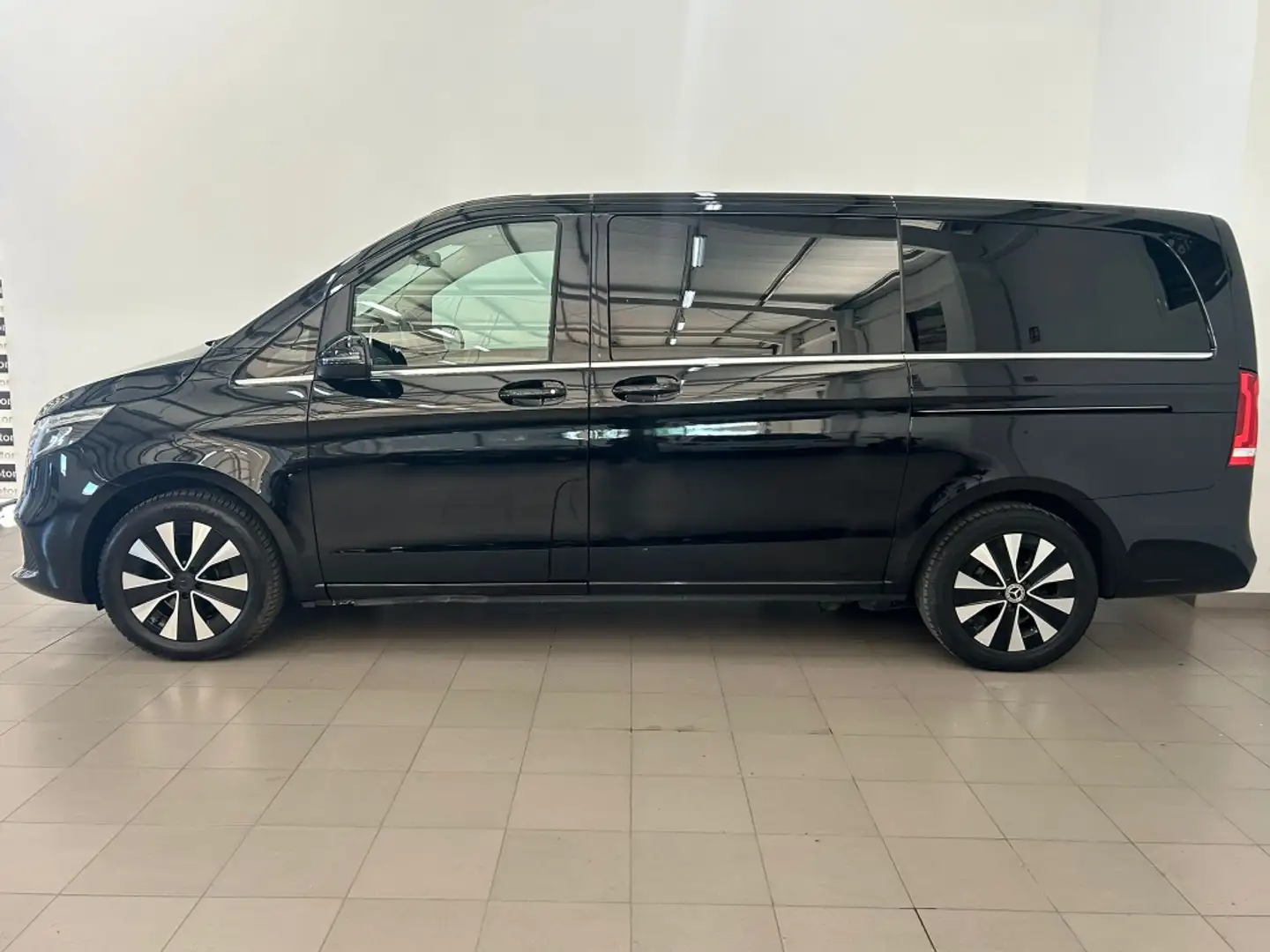 Mercedes-Benz V 220 220d Largo Avantgarde Noir - 2