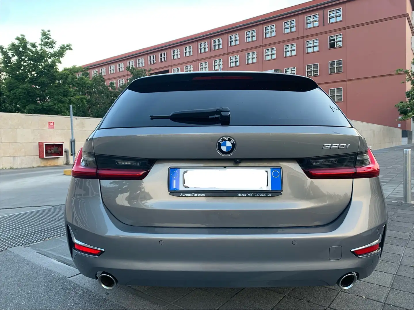 BMW 320 320i Touring Luxury auto - 2