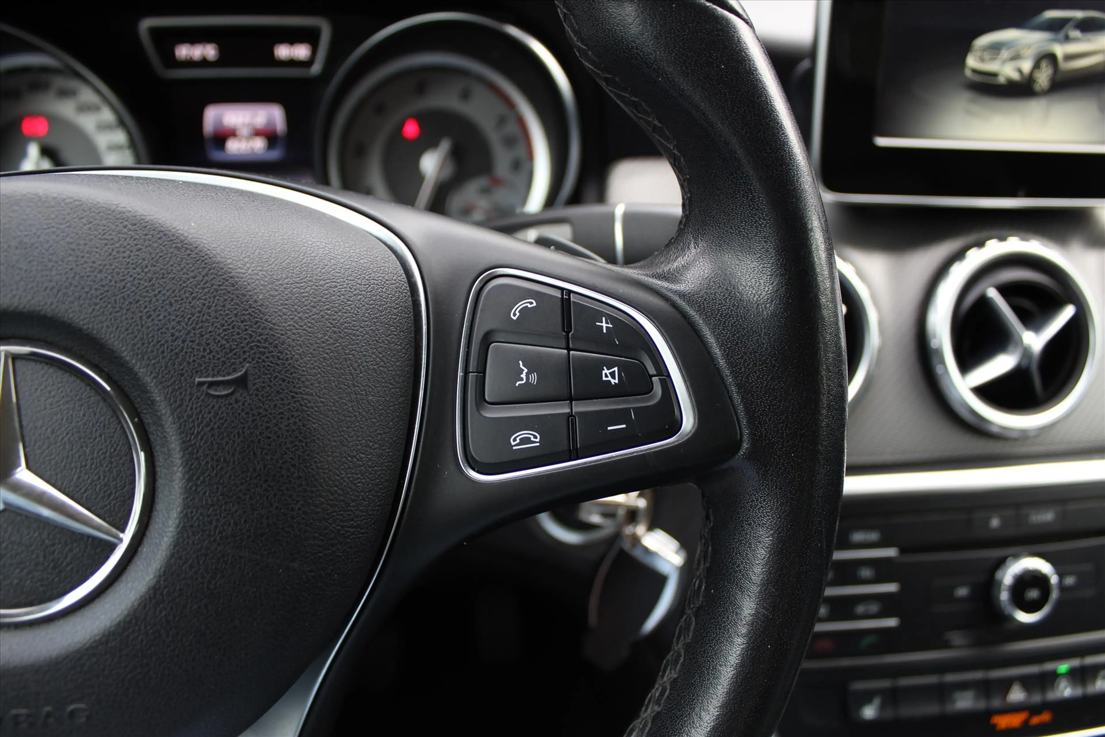 Mercedes-Benz GLA 180 Premium | NAVI | Stoelverwaming | Parkeersensoren — photo 23