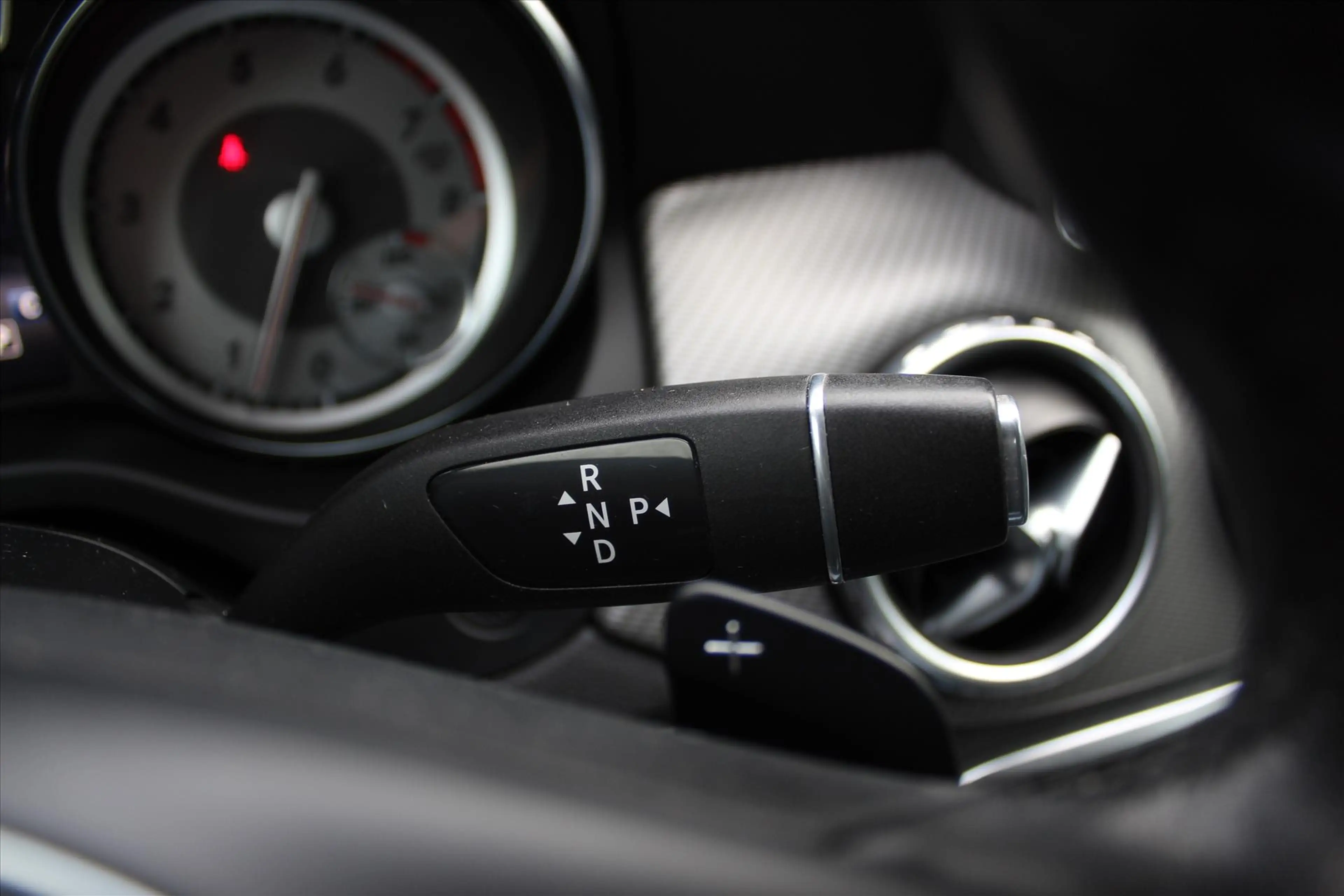 Mercedes-Benz GLA 180 Premium | NAVI | Stoelverwaming | Parkeersensoren — photo 24