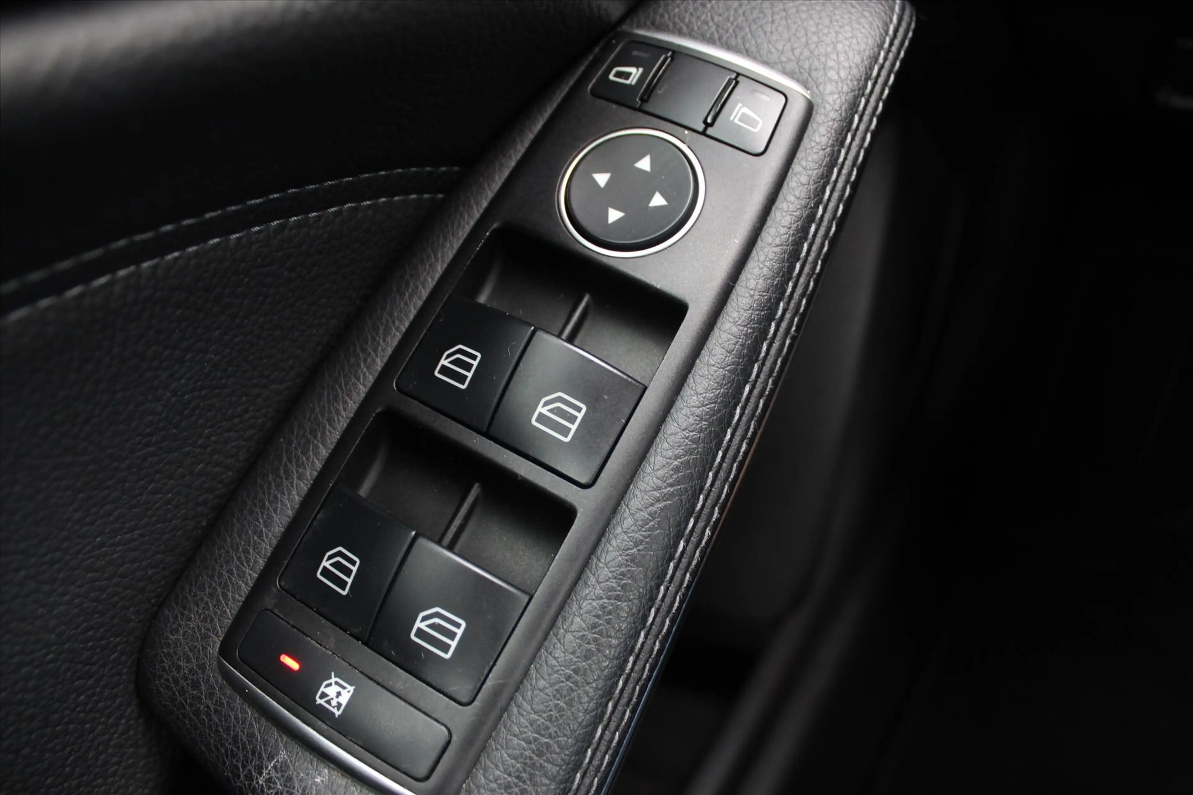 Mercedes-Benz GLA 180 Premium | NAVI | Stoelverwaming | Parkeersensoren — photo 26
