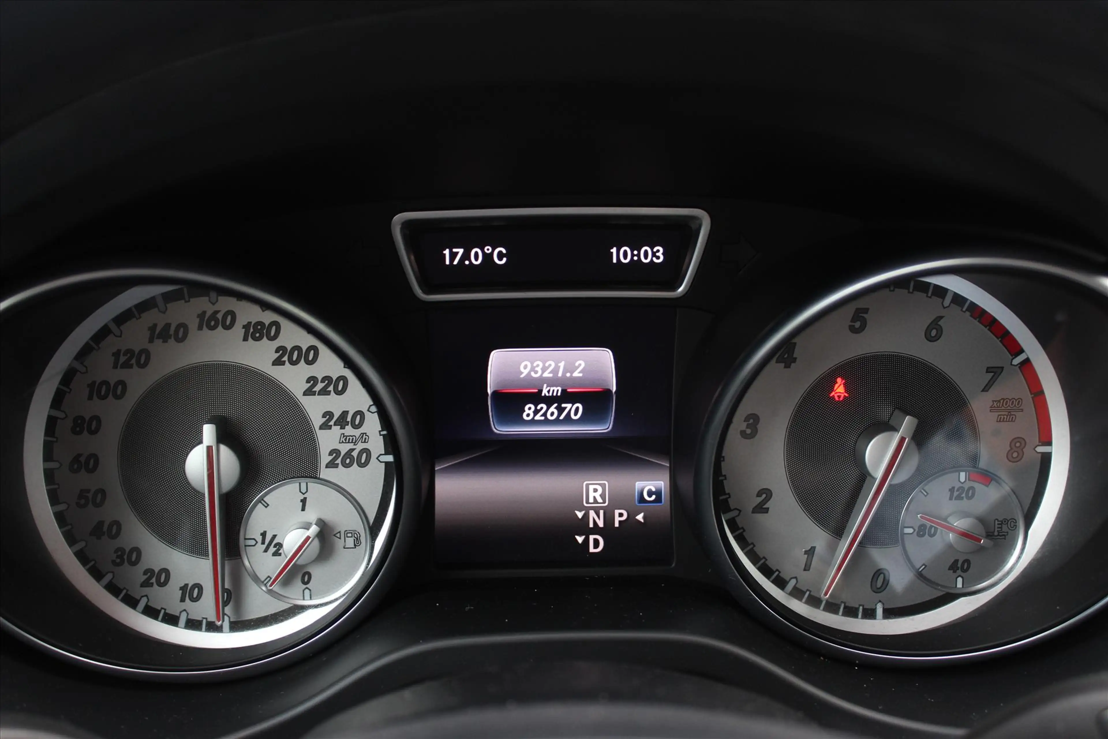 Mercedes-Benz GLA 180 Premium | NAVI | Stoelverwaming | Parkeersensoren — photo 11