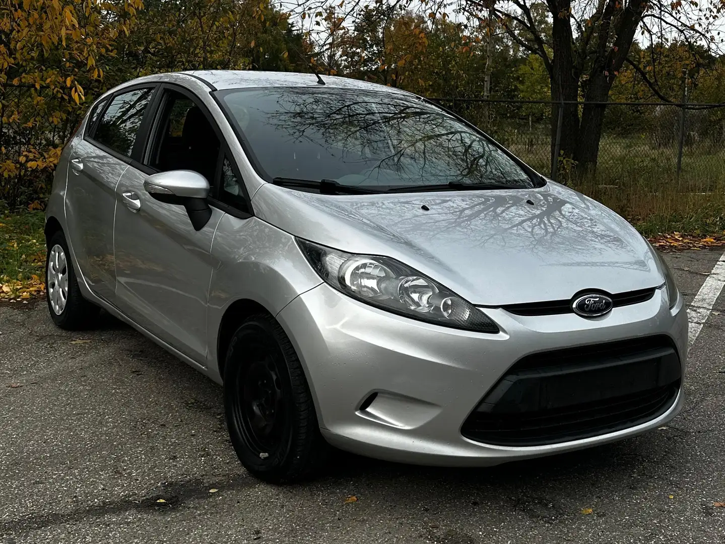 Ford Fiesta Fiesta 1.25 Trend Gris - 2