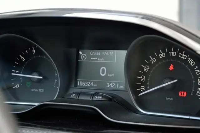 Peugeot 208 view 16