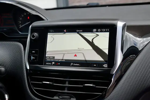 Peugeot 208 view 13