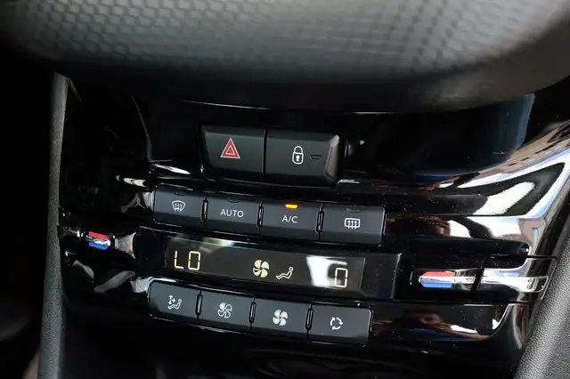 Peugeot 208 view 15