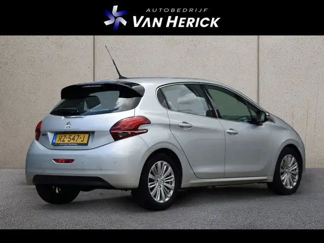 Peugeot 208 view 4
