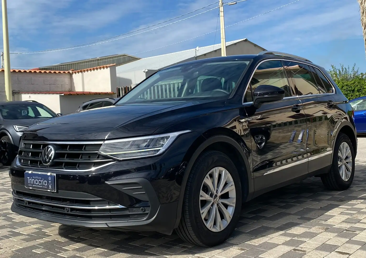 Volkswagen Tiguan Life 2.0 TDI 150CV DSG Noir - 1
