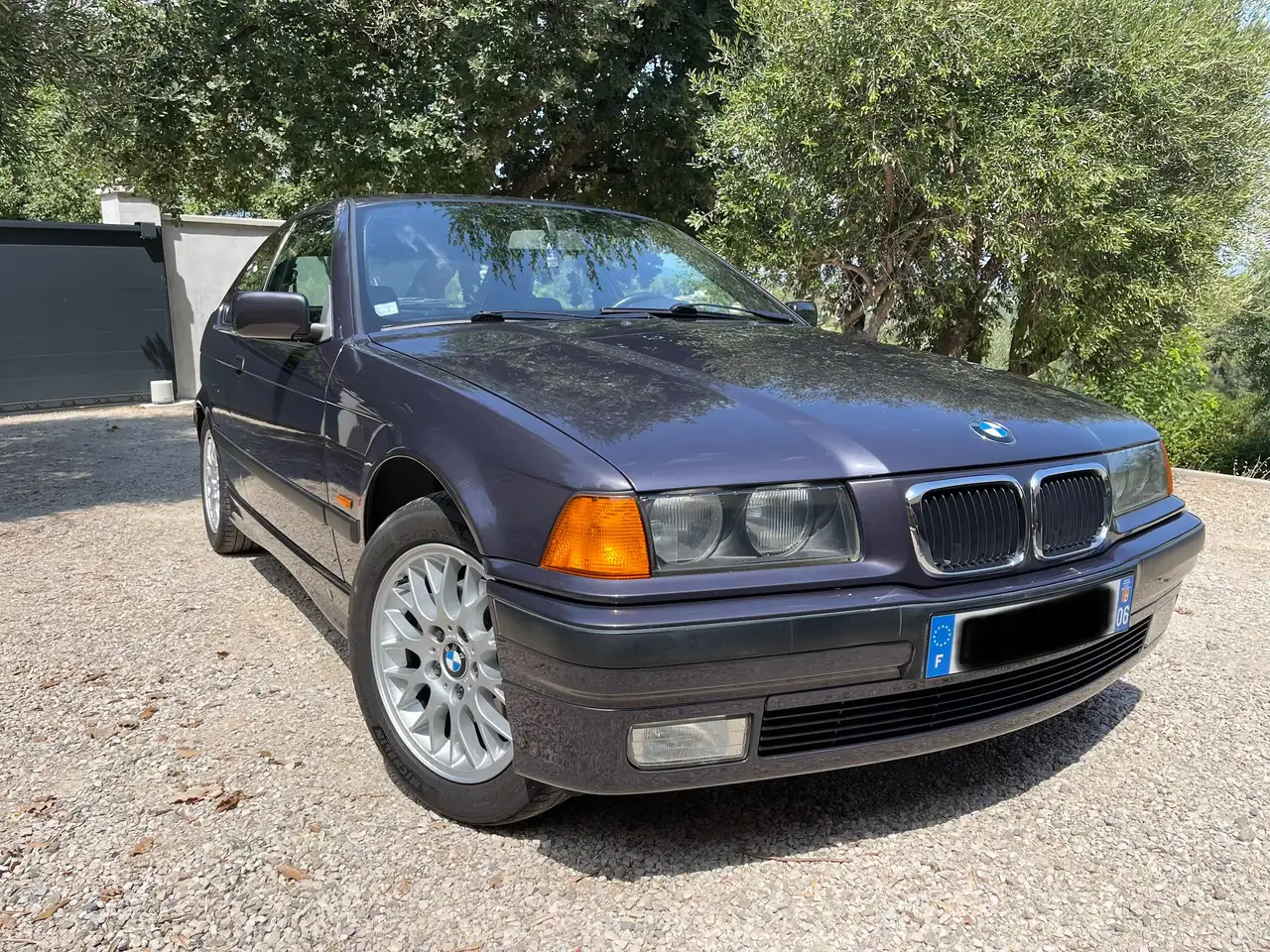 BMW 323i Ti, foto 2