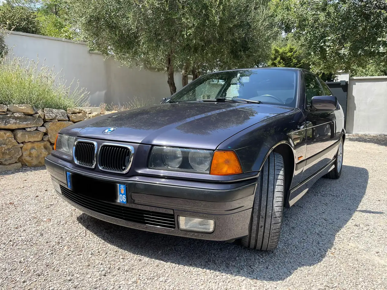 BMW 323i Ti, foto 1